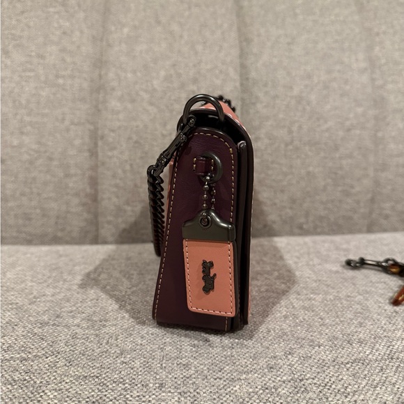 Coach Dinky Bag - maximize versatility with two chains included! - Picture 7 of 11